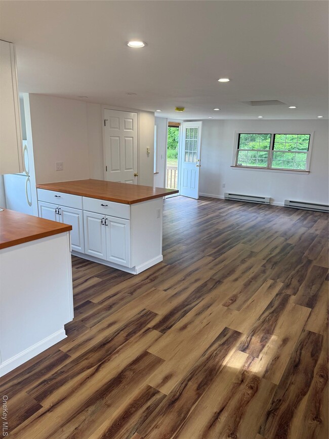 property at 19 Quartz Ln