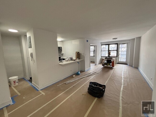 East 82nd Street in New York, NY - Building Photo - Building Photo