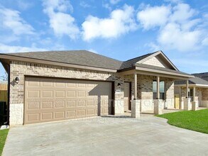 13063 Clear View Dr in Willis, TX - Building Photo - Building Photo
