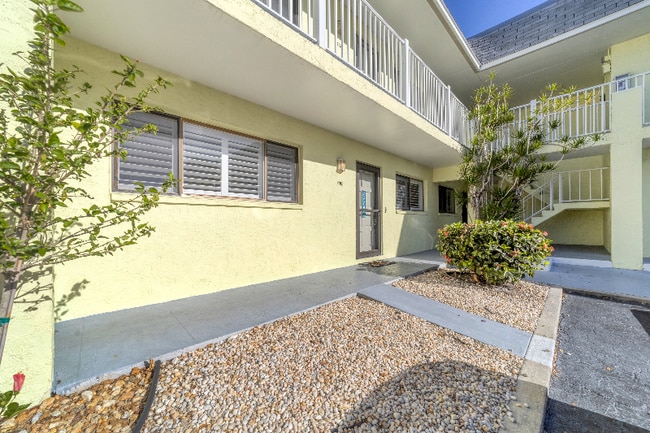 6703 Midnight Pass Rd in Sarasota, FL - Building Photo - Building Photo