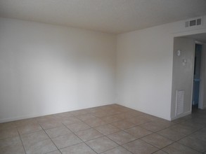 4676 E Clay Ave in Fresno, CA - Building Photo - Other