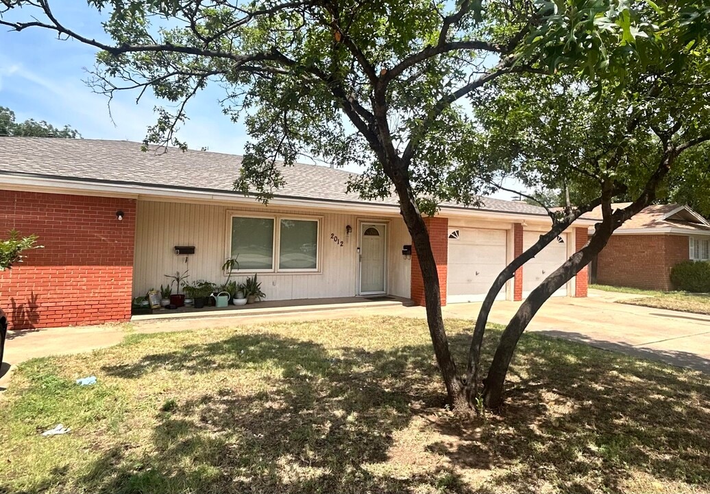 2012 54th St in Lubbock, TX - Building Photo