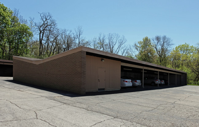 College Park Apartments in Oberlin, OH - Building Photo - Building Photo