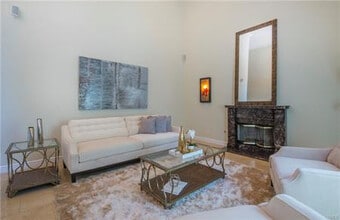 13045 Greenleaf St in Studio City, CA - Foto de edificio - Building Photo
