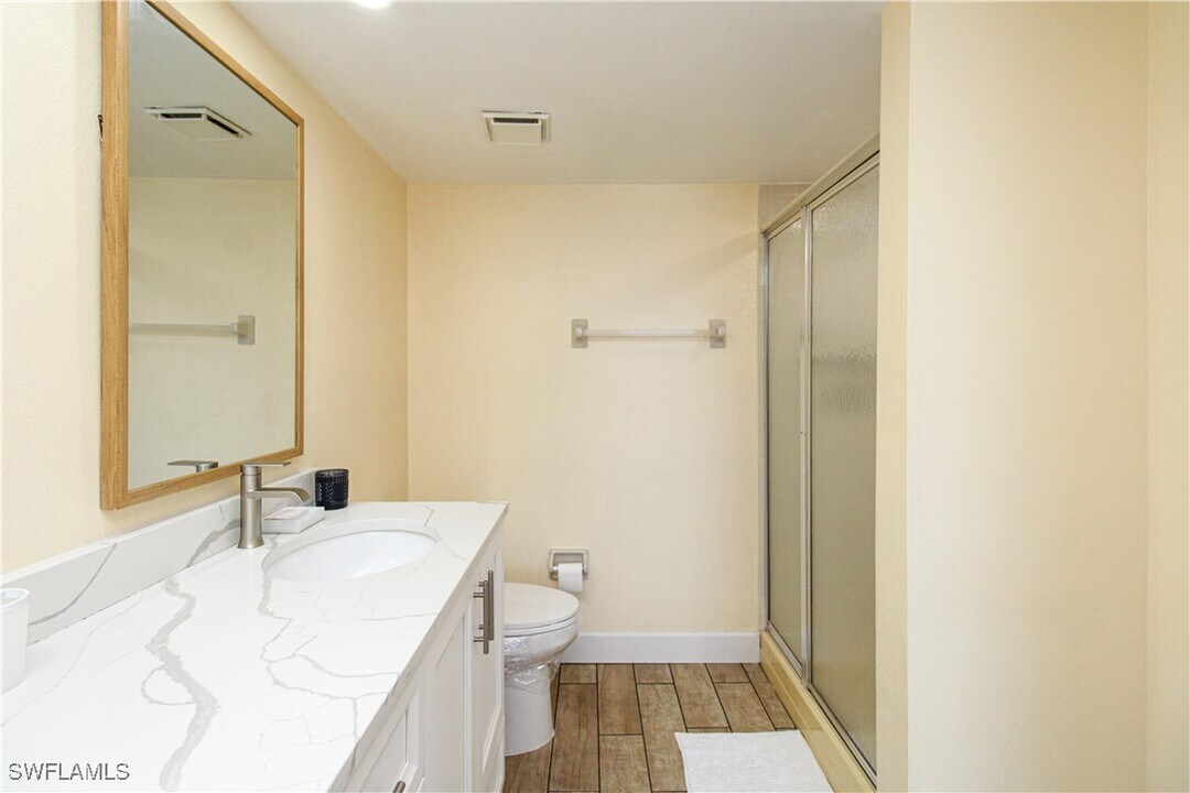 7794 Emerald Cir in Naples, FL - Building Photo