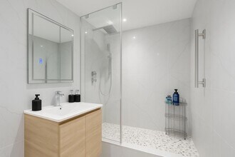 5601 Collins Ave, Unit 1419 in Miami Beach, FL - Building Photo - Building Photo