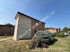 342 Wilson Ave in West Chicago, IL - Building Photo