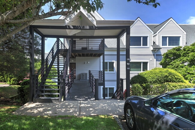 1128 Windward Rd in Milford, CT - Building Photo - Building Photo