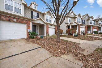 373 Montclair Tower Dr in St. Charles, MO - Building Photo - Building Photo