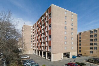 Potomac Place Tower in Washington, DC - Building Photo - Building Photo