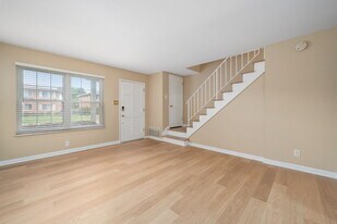 447 Olian Dr in Hazelwood, MO - Building Photo