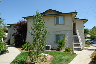 Huntington Apartments in Chico, CA - Building Photo - Building Photo