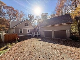 1610 N Stonegate Dr in Sanford, NC - Building Photo