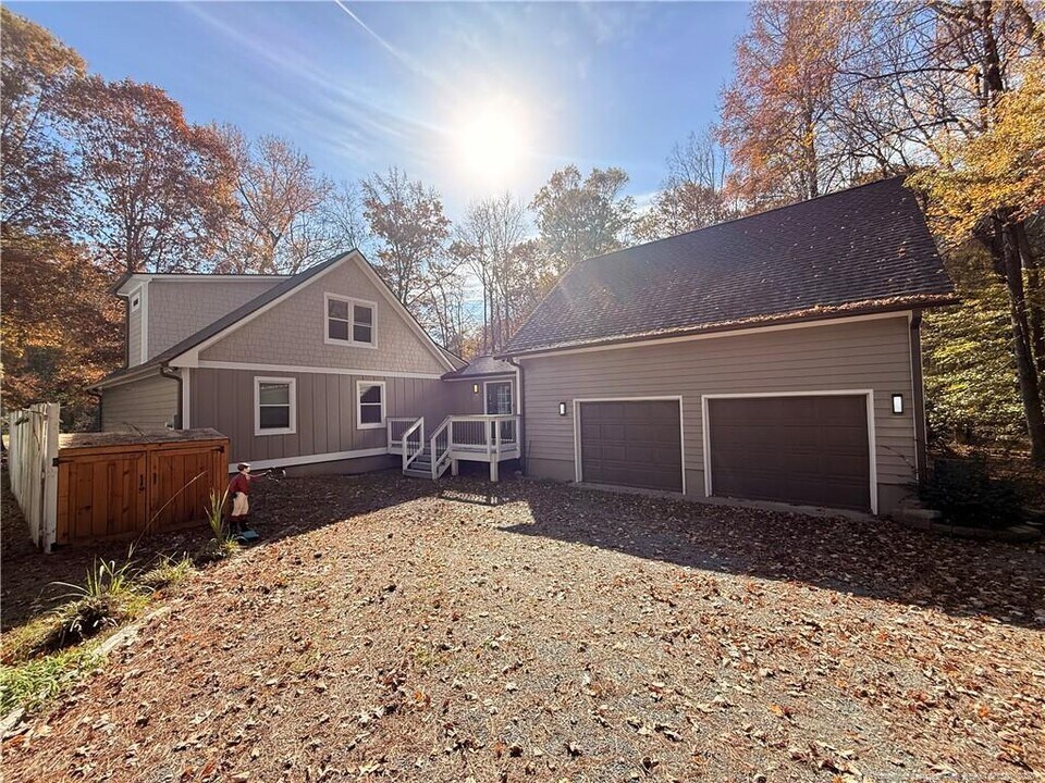 1610 N Stonegate Dr in Sanford, NC - Building Photo