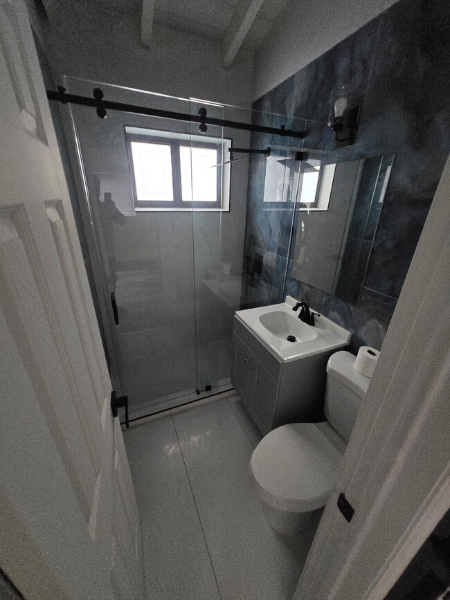 602 SW 5th Ave in Hallandale Beach, FL - Foto de edificio - Building Photo