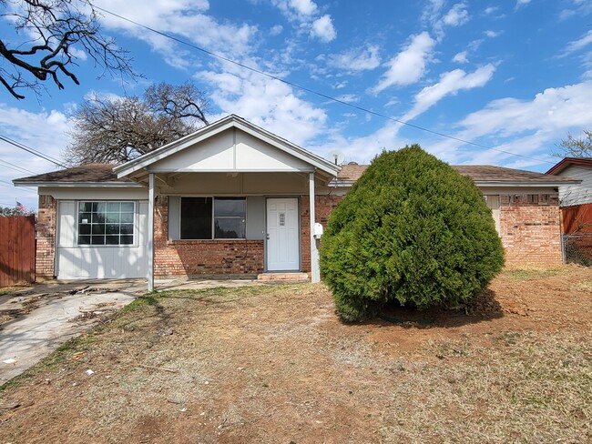 9605 Grady Ln in Dallas, TX - Building Photo - Building Photo