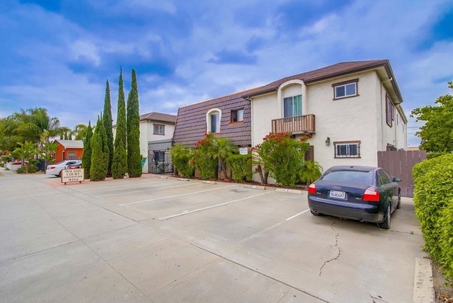 4262 Wilson Ave-Unit -UNIT 8 in San Diego, CA - Building Photo - Building Photo