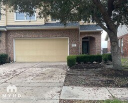 5343 Summit Hollow Dr in Houston, TX - Building Photo