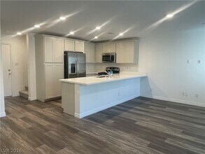 10714 Burton Grove Ave in Las Vegas, NV - Building Photo - Building Photo