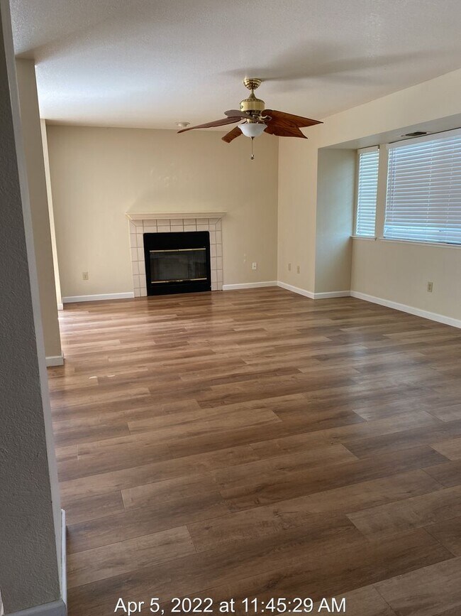 8801 Mohamed Cir in Elk Grove, CA - Building Photo - Building Photo