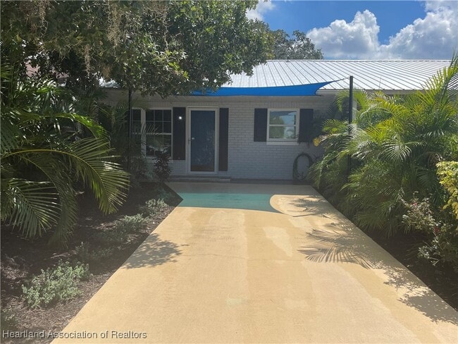 property at 108 N Summit Ave