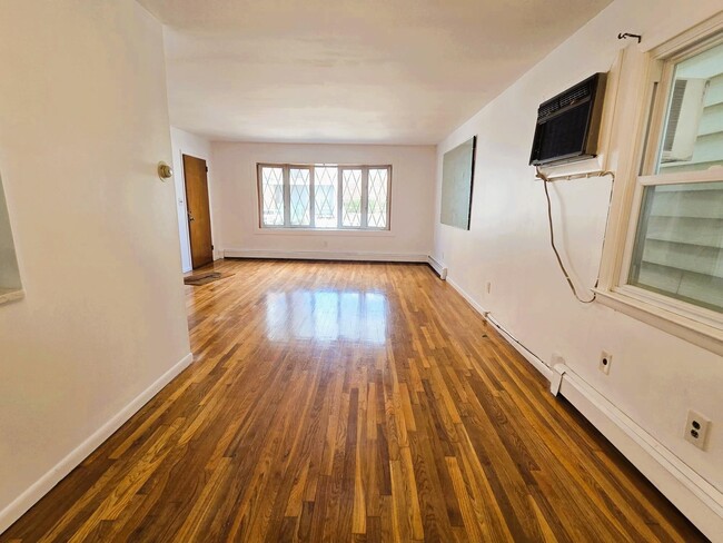 777 Montgomery St in Jersey City, NJ - Building Photo - Building Photo