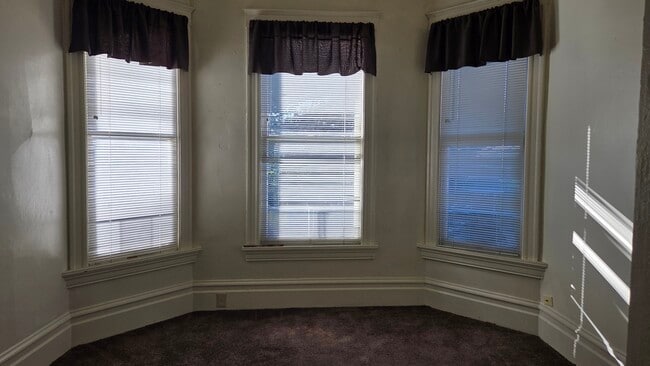 2440 12th Ave, Unit B in Oakland, CA - Foto de edificio - Building Photo