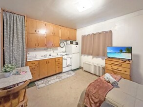 208 2nd St S-Unit -6 in Hallock, MN - Building Photo - Building Photo