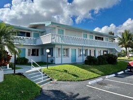 1980 Sunset Ave, Unit 7 in Lake Worth Beach, FL - Building Photo