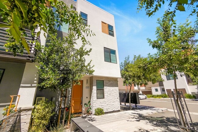 5856 Cadence Ave in Dublin, CA - Building Photo - Building Photo