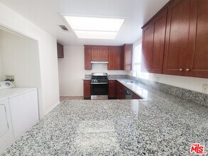 4838 Elmwood Ave in Los Angeles, CA - Building Photo - Building Photo