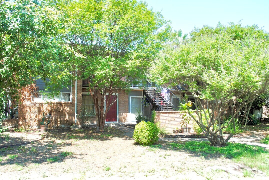 1157 Garraty in Terrell Hills, TX - Building Photo