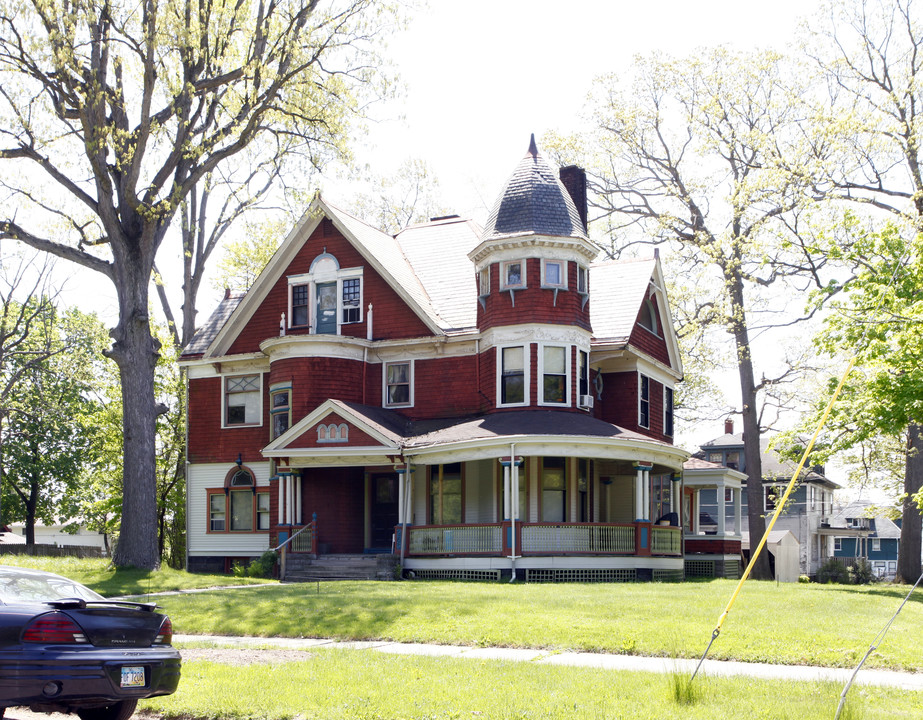 263 Park Ave in Youngstown, OH - Building Photo