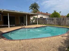 11360 NW 30th Pl in Sunrise, FL - Building Photo - Building Photo