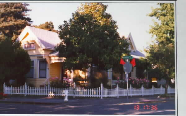 702 Monroe St in Santa Rosa, CA - Foto de edificio