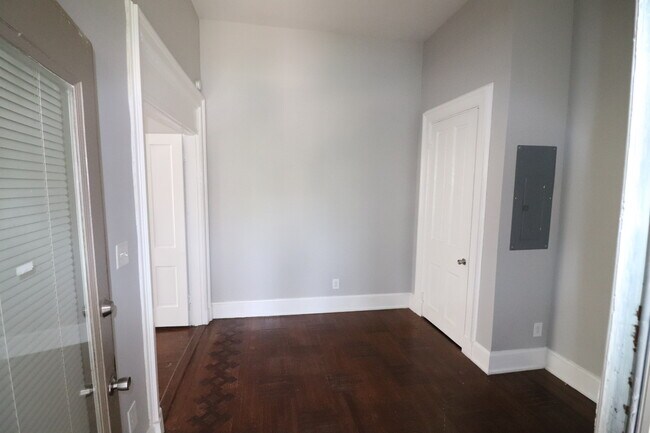 2309 Kemper Ln, Unit 1 in Cincinnati, OH - Building Photo - Building Photo