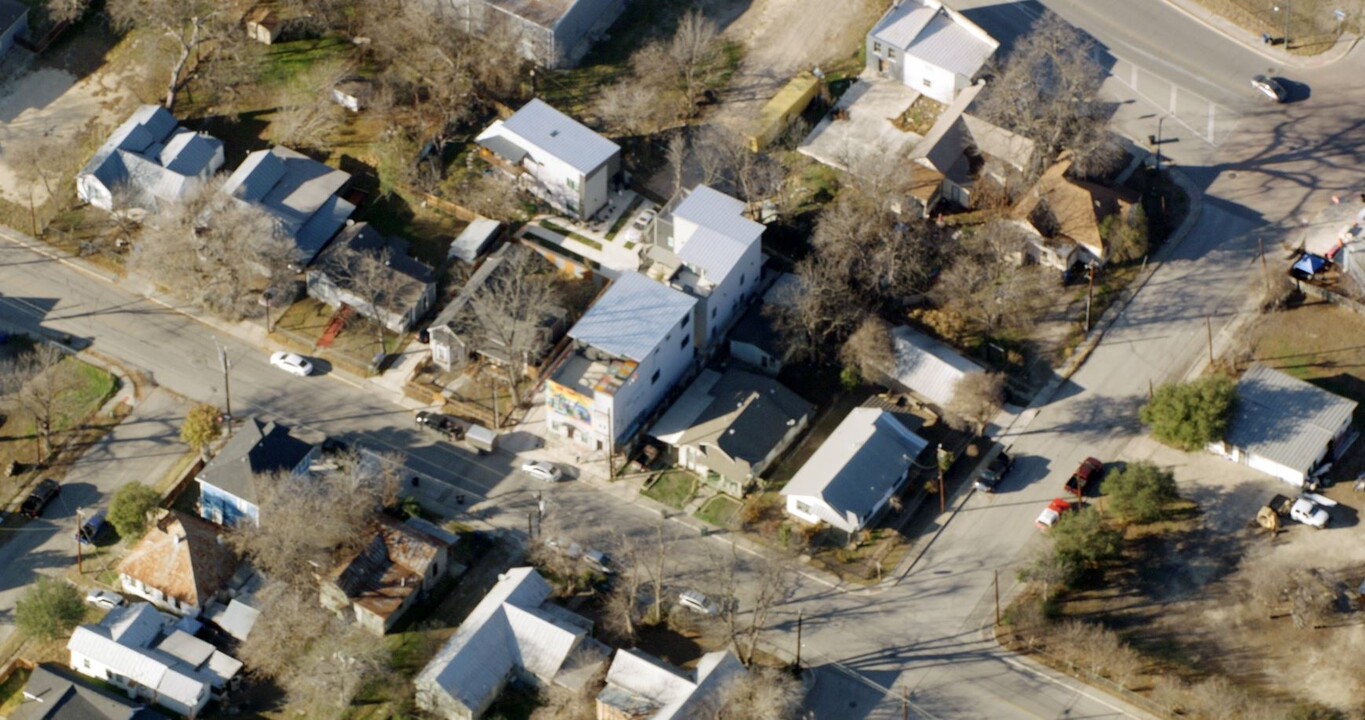 811 Montana St in San Antonio, TX - Foto de edificio