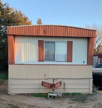 3107 Switzer Rd in Hutchinson, KS - Building Photo - Building Photo