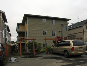 10510 Whitman Ave N in Seattle, WA - Foto de edificio - Building Photo