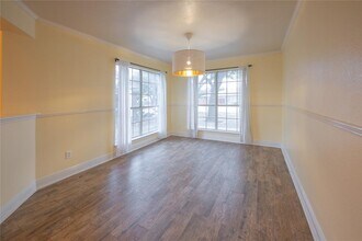 1501 Van Horn Dr in Round Rock, TX - Foto de edificio - Building Photo