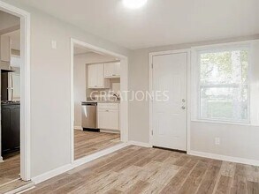 10900 Pear Tree Ln in St. Ann, MO - Building Photo - Building Photo