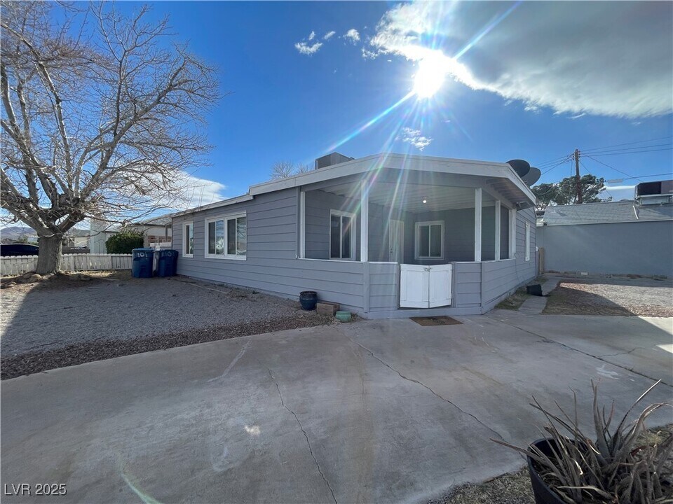 101 Beech St in Henderson, NV - Building Photo