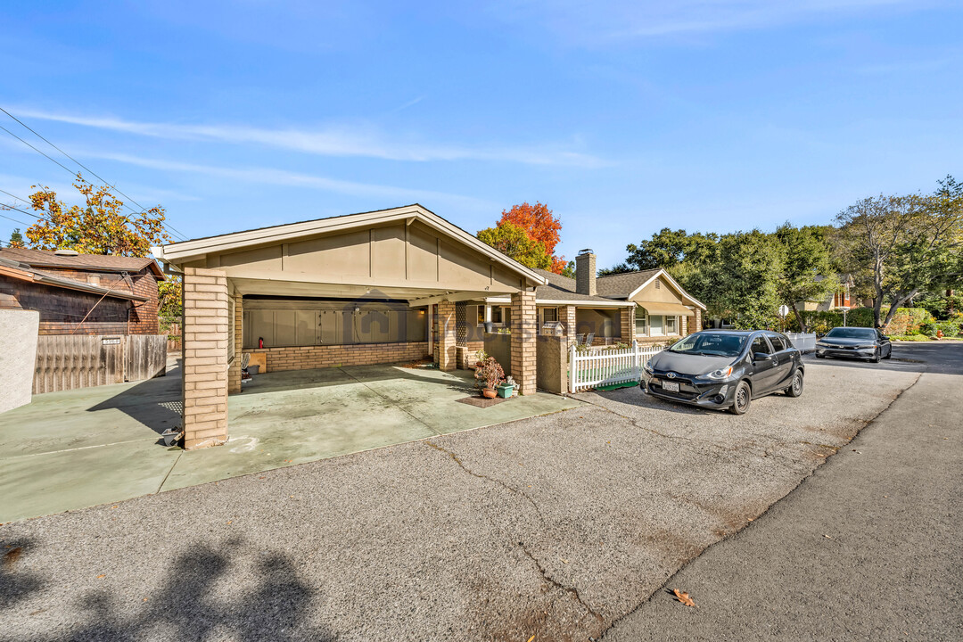 596 Military Way in Palo Alto, CA - Building Photo