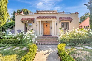1568 Mariposa Ave in Palo Alto, CA - Building Photo