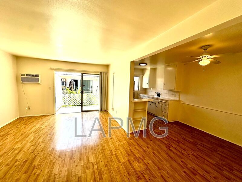 5748 Hazeltine Ave in Los Angeles, CA - Building Photo