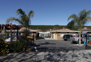 8755 Indiana Ave in Riverside, CA - Foto de edificio - Building Photo