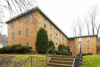 Velma Court in Pittsburgh, PA - Foto de edificio - Building Photo