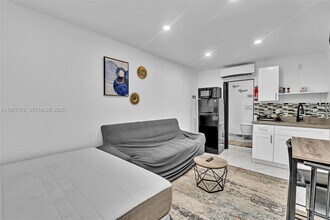 4328 SW 49th Ct in Fort Lauderdale, FL - Foto de edificio - Building Photo