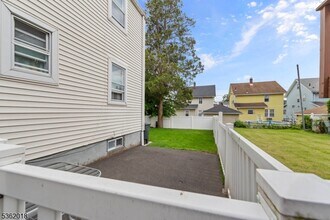 39 E 7th St in Clifton, NJ - Building Photo - Building Photo