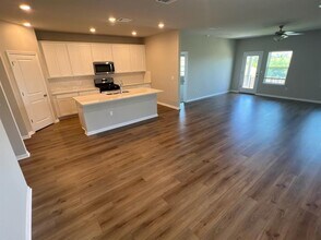 6400 Rounded Pebble Ln in Buda, TX - Building Photo - Building Photo